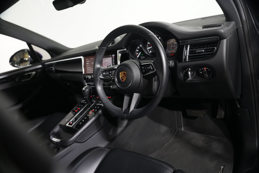 2022 Porsche Macan SUV Image 10