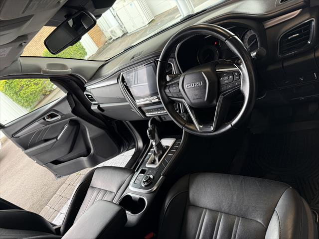 2022 Isuzu MU-X RJ LS-T SUV Image 14
