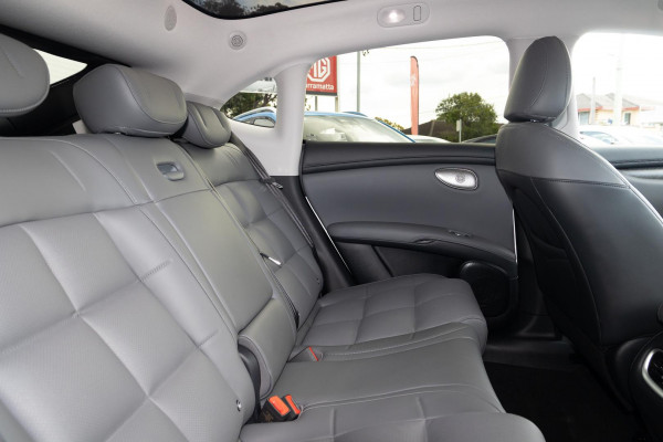 2025 MG IM6 S12L Performance SUV Image 9