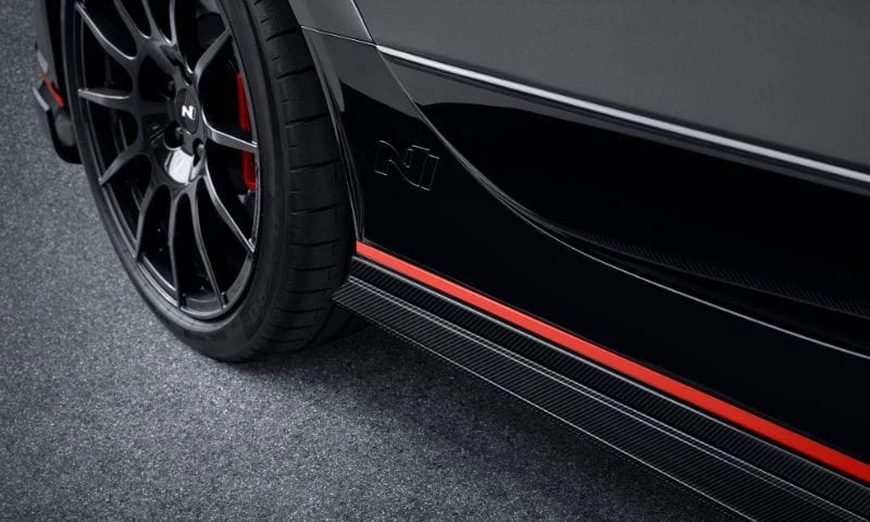 Carbon fiber side skirts