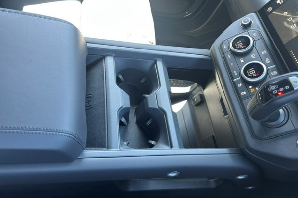 2025 MY26 Land Rover Defender L663 110 D350 X-Dynamic HSE SUV Image 16