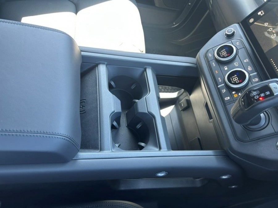 2025 MY26 Land Rover Defender L663 110 D350 X-Dynamic HSE SUV Image 16