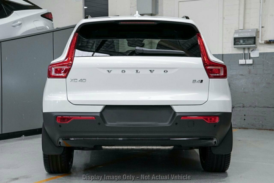 2026 Volvo XC40 XZ Ultra B4 Dark SUV Image 17
