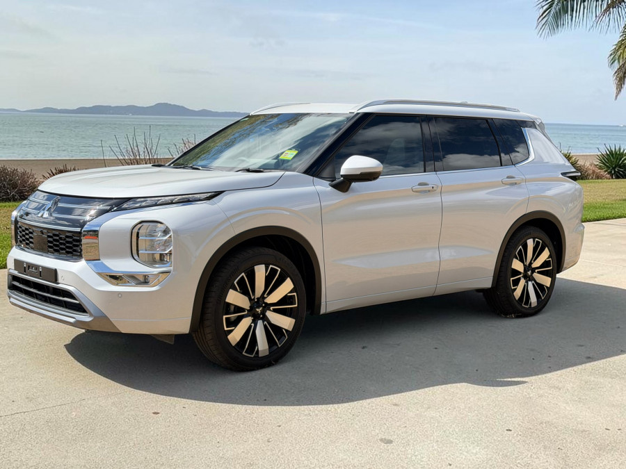 2025 Mitsubishi Outlander ZM Exceed SUV Image 3