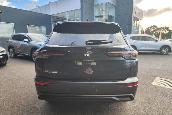 2025 Mitsubishi Outlander ZM LS SUV Image 5