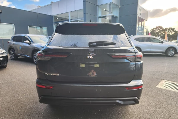 2025 Mitsubishi Outlander ZM LS SUV Image 5