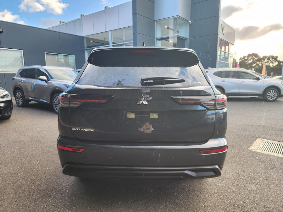 2025 Mitsubishi Outlander ZM LS SUV Image 5