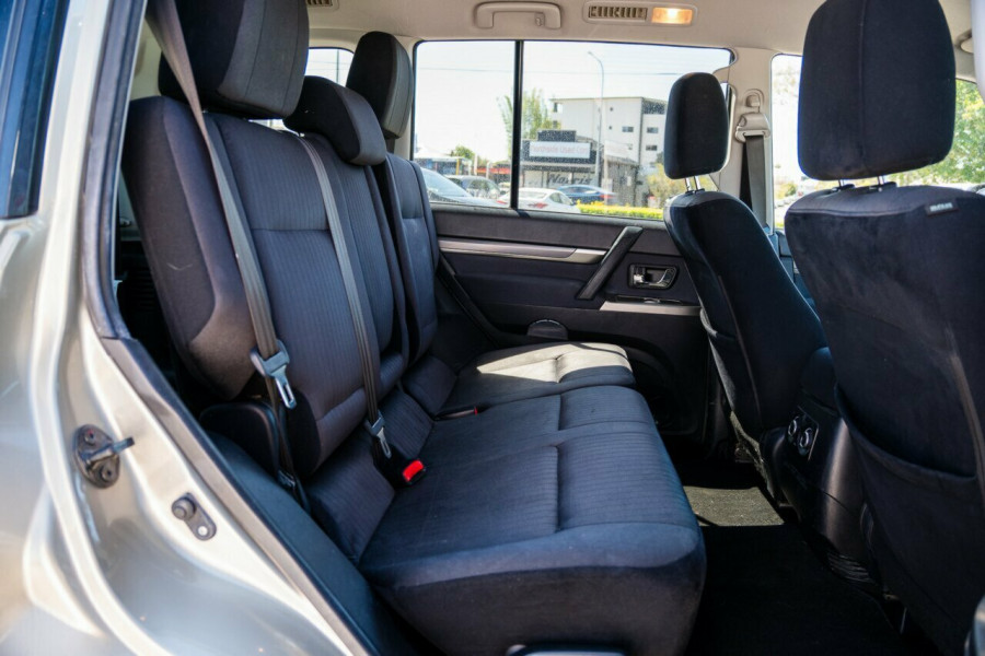 2012 Mitsubishi Pajero NW Exceed SUV Image 9