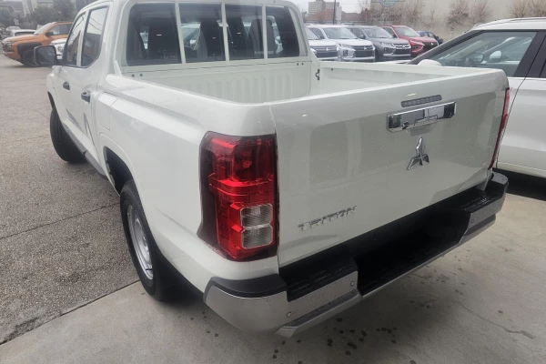 2026 Mitsubishi Triton MV GLX Ute Image 4