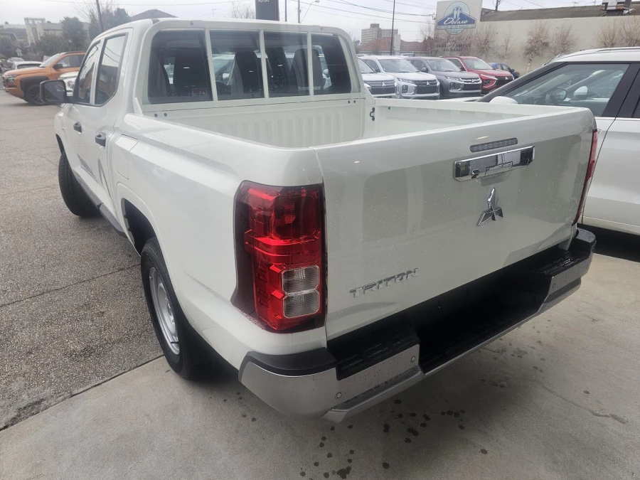 2026 Mitsubishi Triton MV GLX Ute Image 4