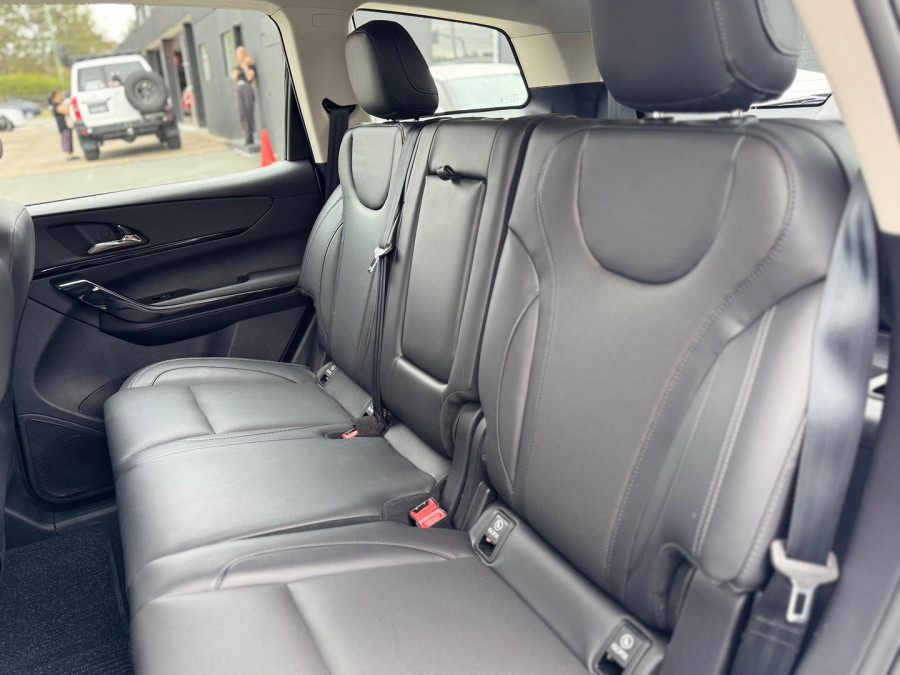 2025 Mahindra XUV700  AX7L SUV Image 13