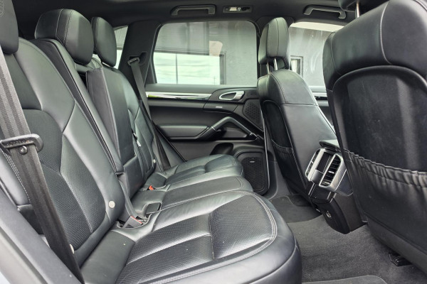 2016 MY17 Porsche Cayenne 92A Platinum Edition SUV Image 22