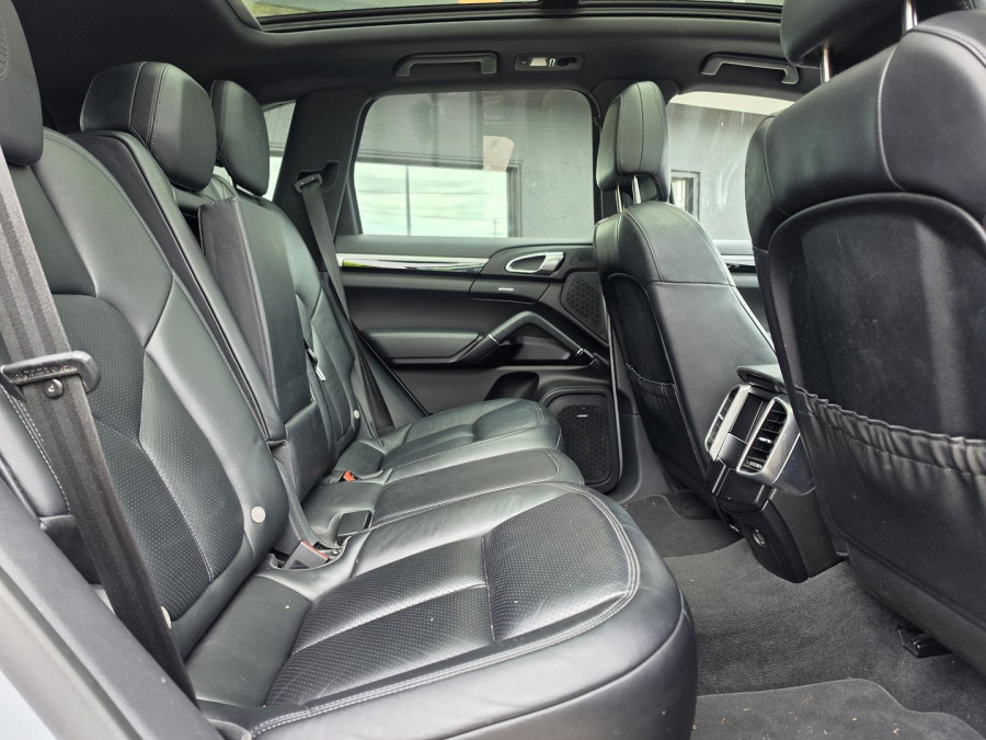 2016 MY17 Porsche Cayenne 92A Platinum Edition SUV Image 22