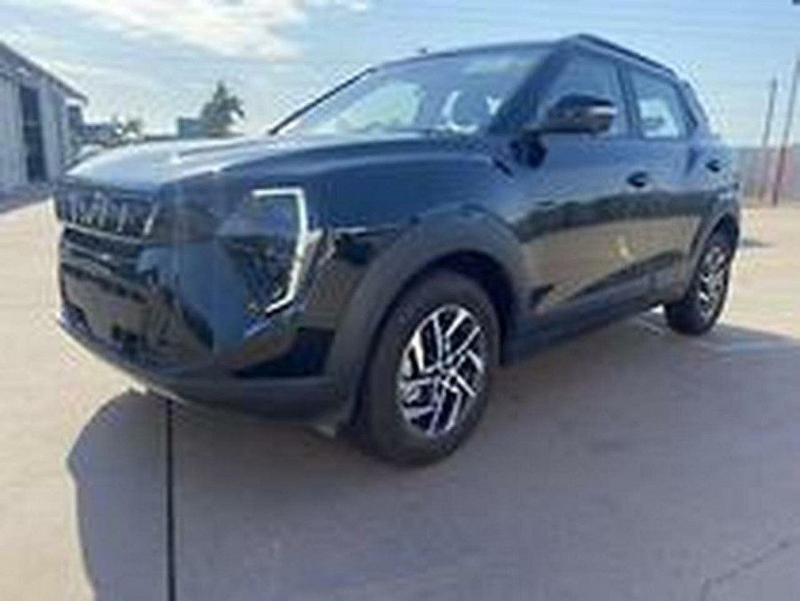 2025 Mahindra XUV3X0  AX5L SUV Image 8