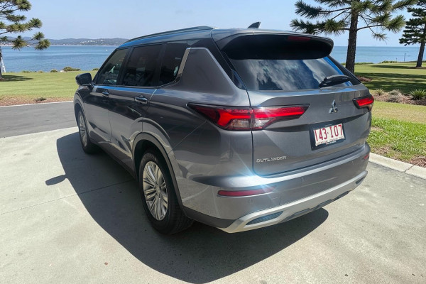 2023 Mitsubishi Outlander ZM LS SUV Image 5