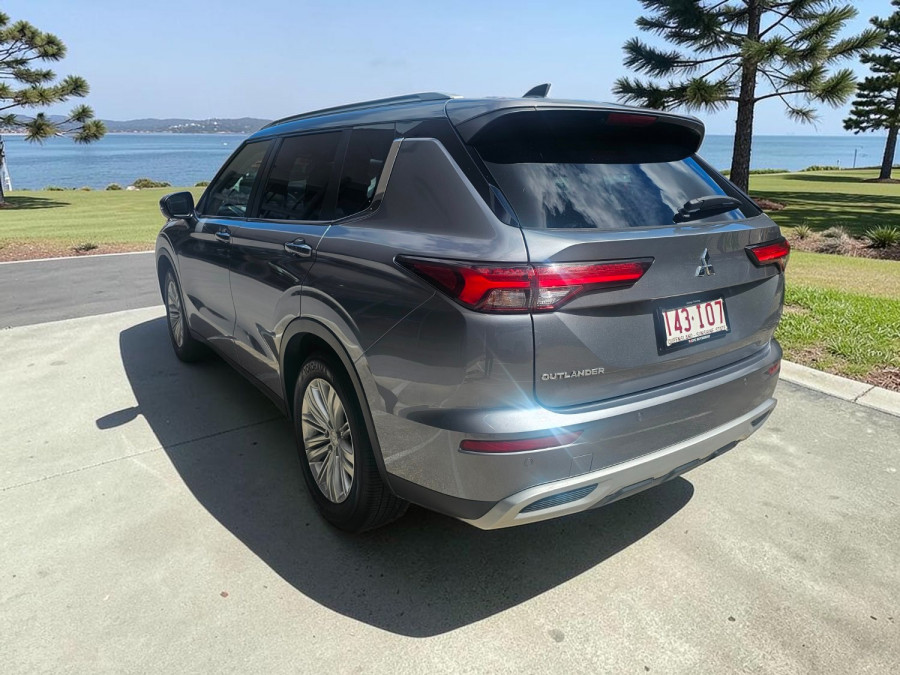 2023 Mitsubishi Outlander ZM LS SUV Image 5
