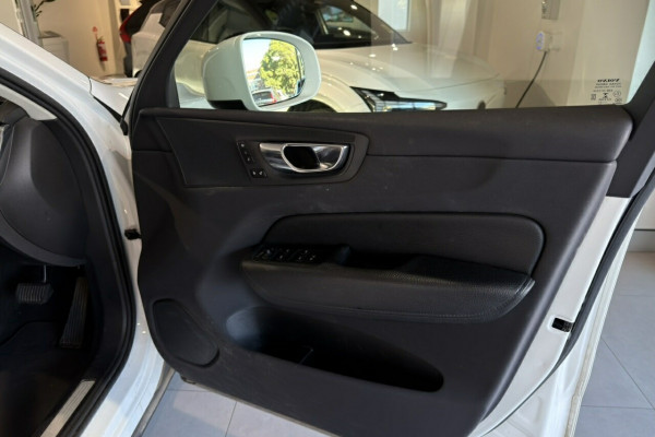 2021 Volvo XC60 UZ T5 Momentum SUV Image 12