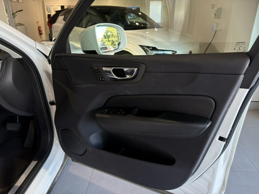 2021 Volvo XC60 UZ T5 Momentum SUV Image 12