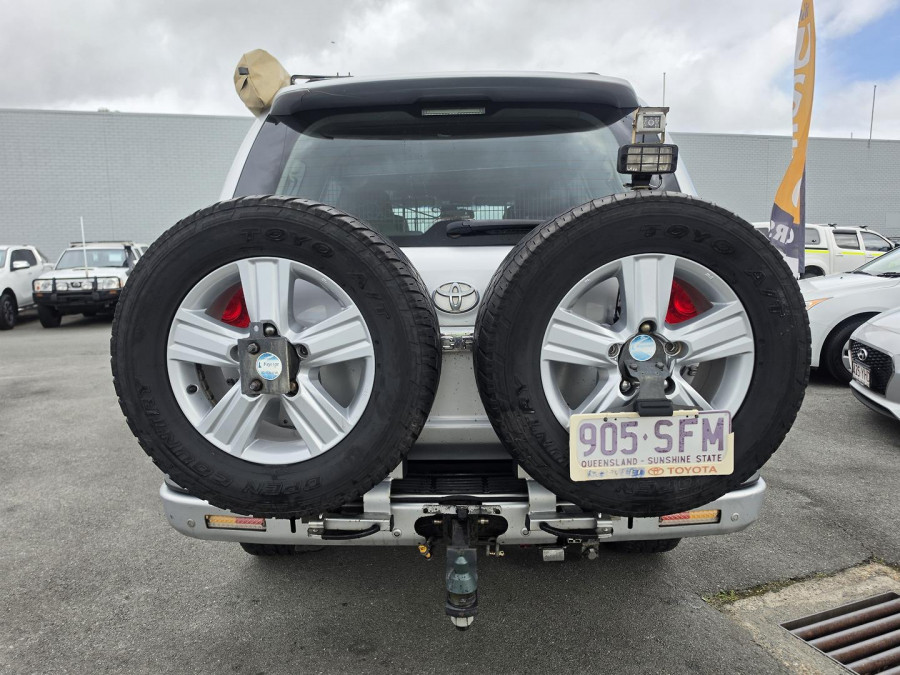 2012 MY10 Toyota LandCruiser VDJ200R Sahara SUV Image 8