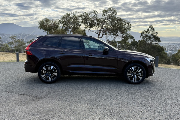 2025 MY26 Volvo XC60 UZ Plus T8 Plug-in Hybrid Dark SUV Image 7