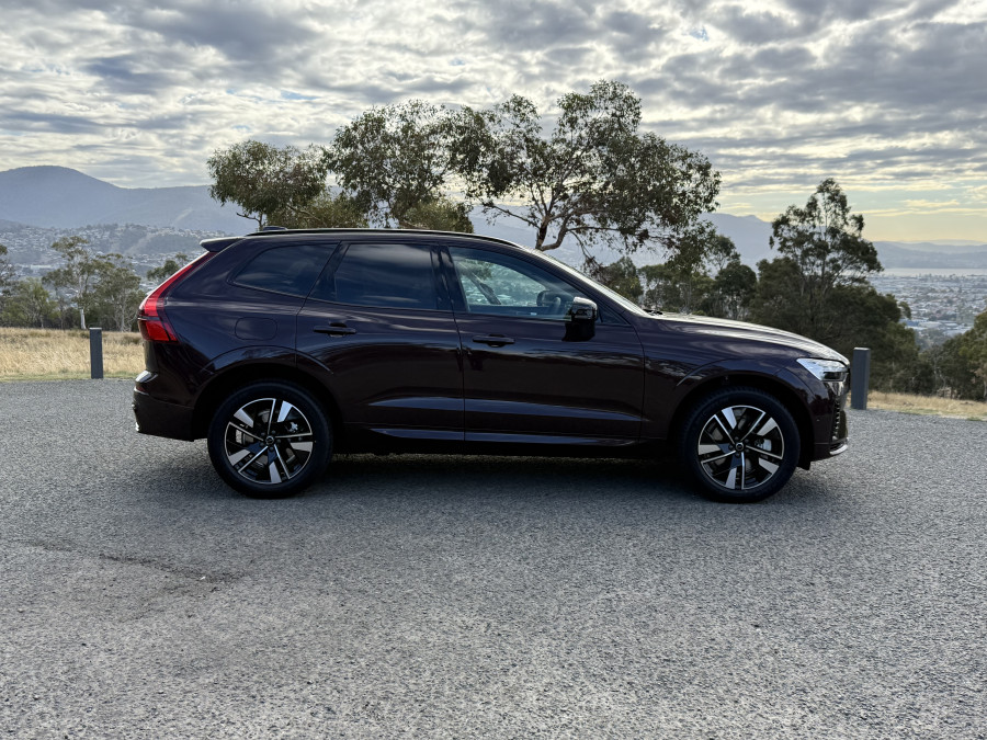2025 MY26 Volvo XC60 UZ Plus T8 Plug-in Hybrid Dark SUV Image 7