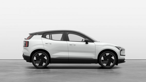 2025 Volvo EX30  Twin Motor Performance Ultra SUV image 5