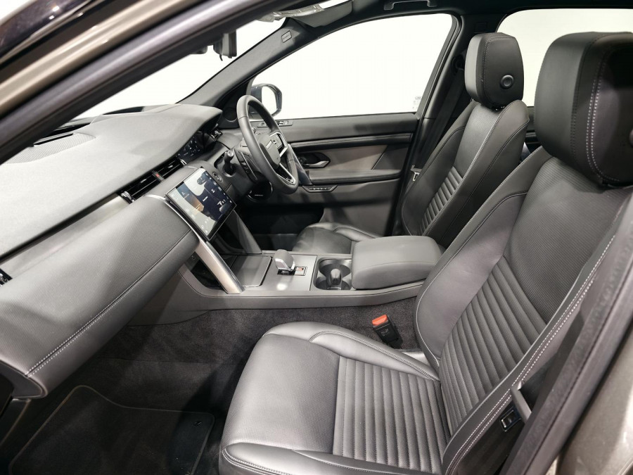 2024 MY25 Land Rover Discovery Sport L550 P300e Dynamic SE SUV Image 27
