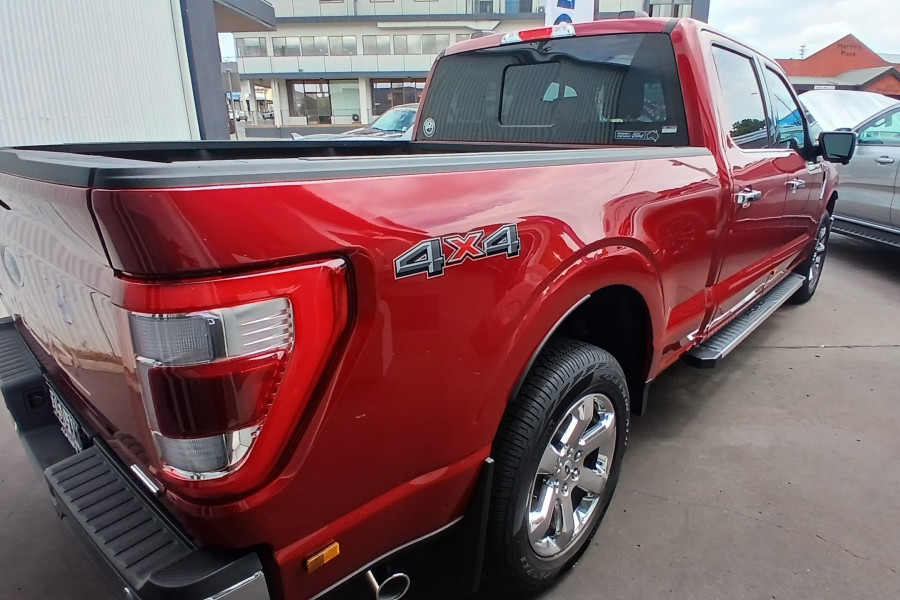 2023 Ford F-150 No Series Lariat Dual Cab Image 6