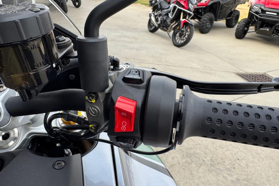 2023 Moto Guzzi V100 Mandello S V100 Image 19