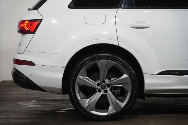 2021 Audi Q7 4M 55 TFSI S line SUV Image 6