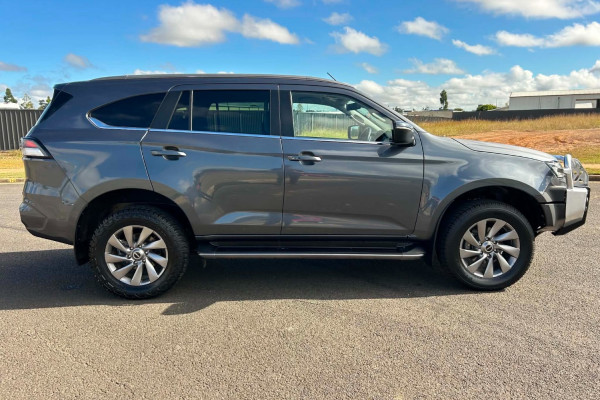 2021 Isuzu MU-X RJ LS-U SUV Image 2