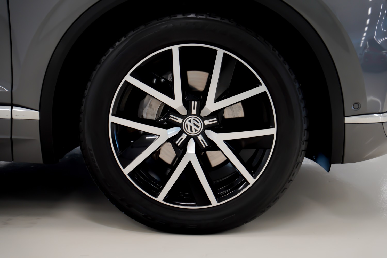 2019 Volkswagen Touareg CR Launch Edition Wagon Image 11