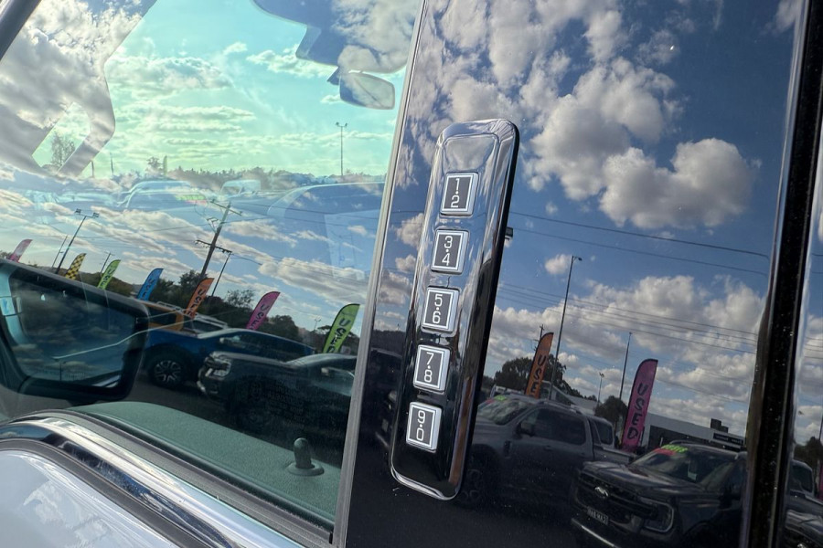 2024 MY23 Ford F-150 No Series Lariat Wagon Image 12