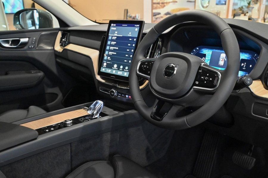 2026 Volvo XC60 UZ Plus B5 Bright SUV Image 5