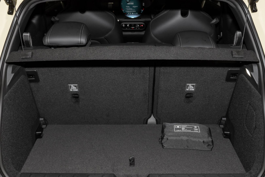 2026 MINI Cooper J01 SE Favoured Hatch