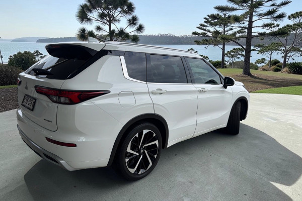 2021 MY22 Mitsubishi Outlander ZM Exceed SUV Image 7
