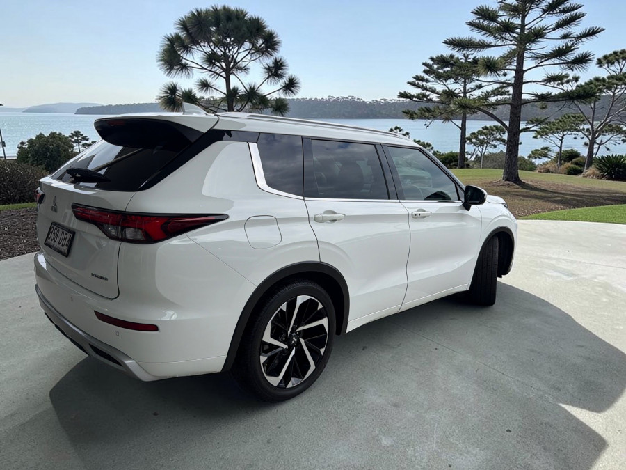 2021 MY22 Mitsubishi Outlander ZM Exceed SUV Image 7