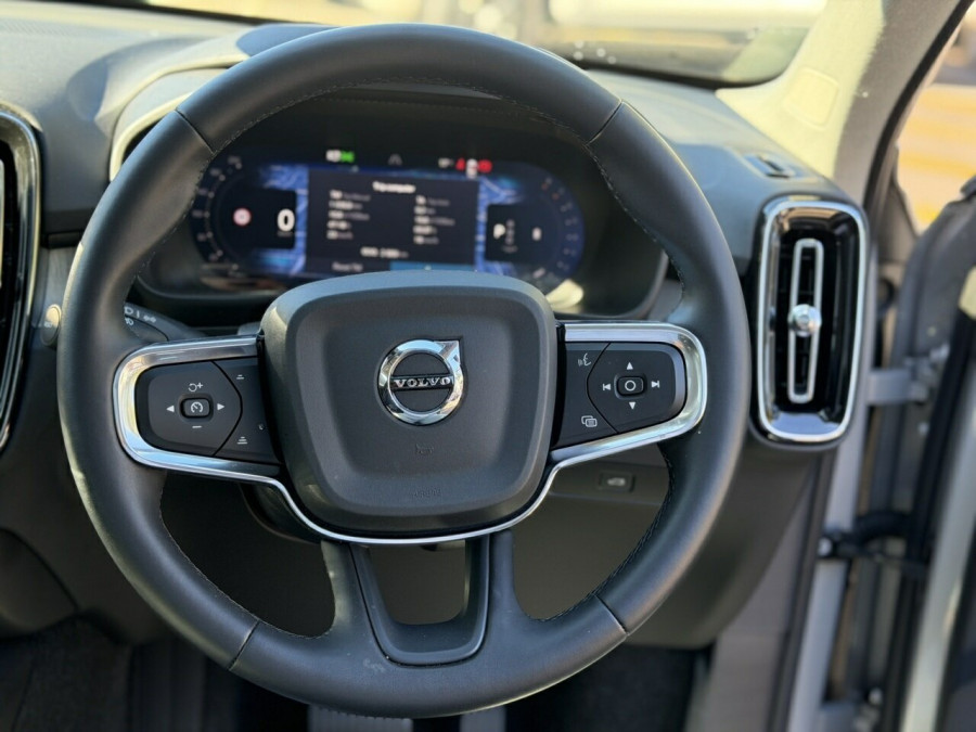 2025 Volvo XC40 XZ Plus B4 SUV Image 16