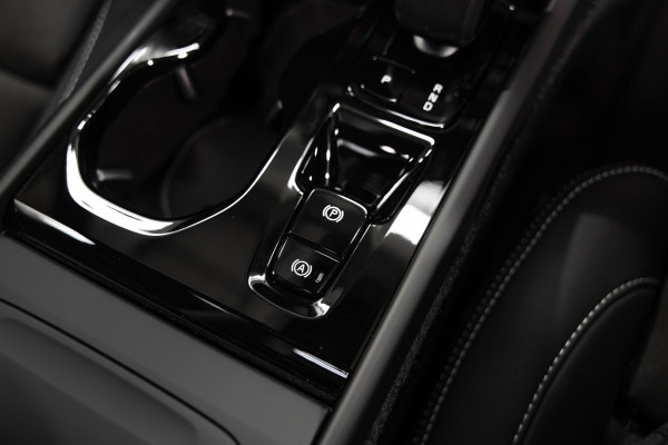 2026 Volvo XC40 XZ Ultra B4 Dark SUV Image 12