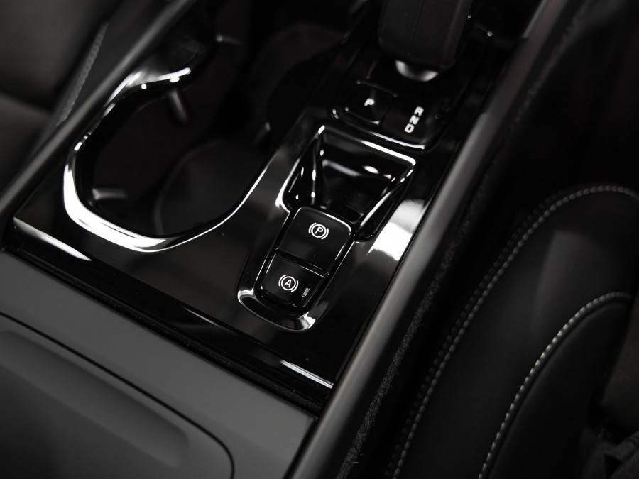 2026 Volvo XC40 XZ Ultra B4 Dark SUV Image 12
