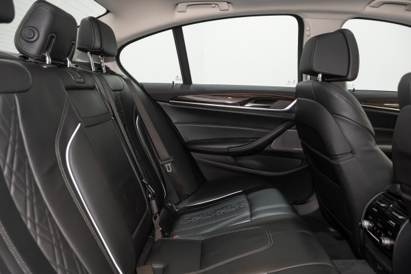 2018 BMW 5 Series 30d Luxury Line Sedan image 3