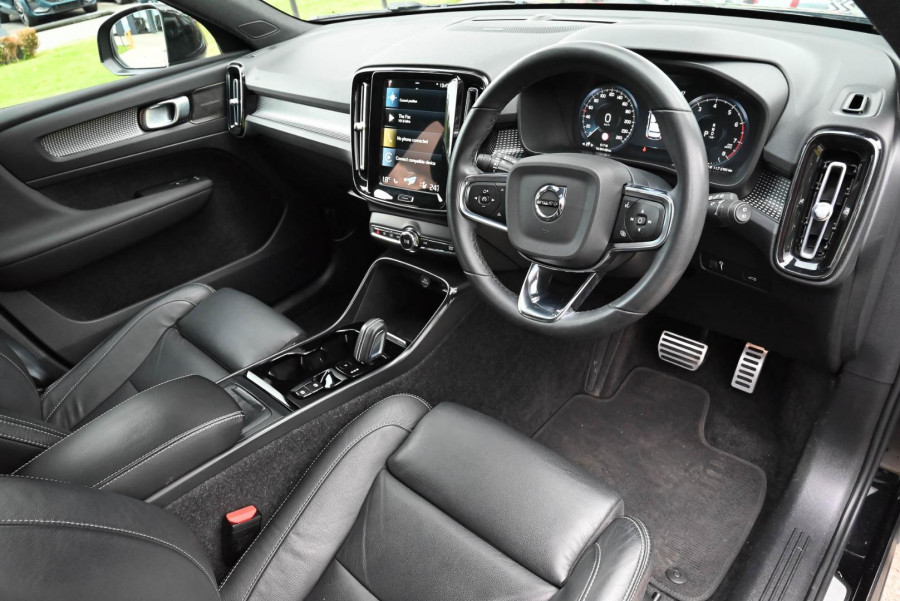 2022 Volvo XC40 XZ T5 R-Design SUV Image 5
