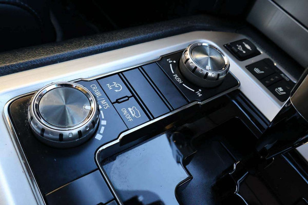 2018 Toyota LandCruiser VDJ200R Sahara SUV Image 16
