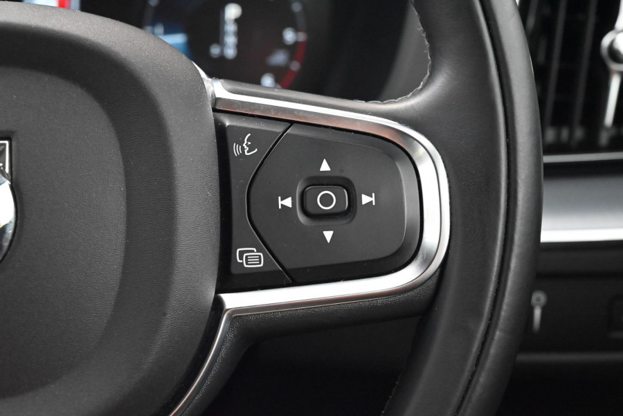 2019 MY20 Volvo XC60 UZ D4 Momentum SUV Image 17