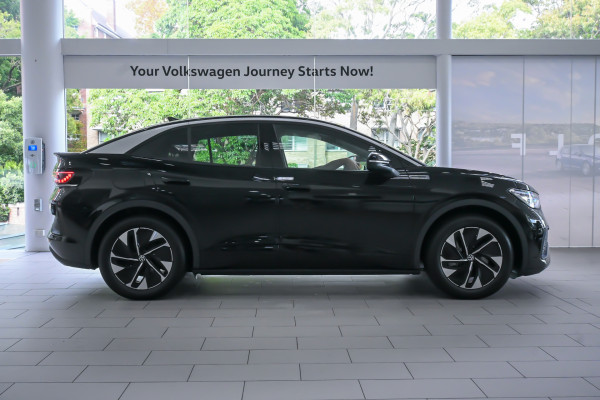 2025 Volkswagen ID. 5 E2 Pro SUV image 3