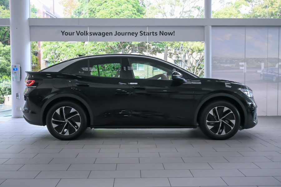 2025 Volkswagen ID. 5 E2 Pro SUV Image 3