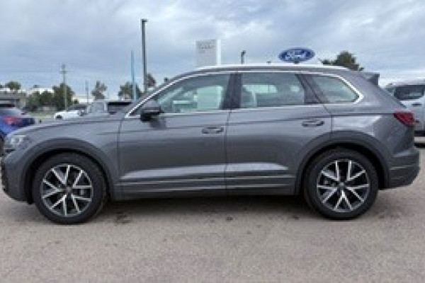 2024 Volkswagen Touareg RC 210TDI Elegance SUV Image 3