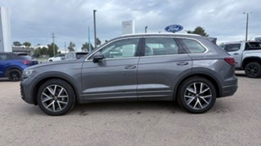 2024 Volkswagen Touareg RC 210TDI Elegance SUV Image 3