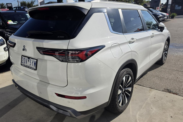 2025 Mitsubishi Outlander ZM LS SUV Image 27