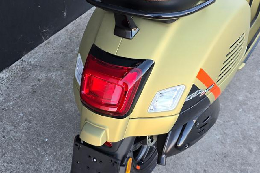 2024 Vespa GTS 300 Super Sport 300 GTS Image 6